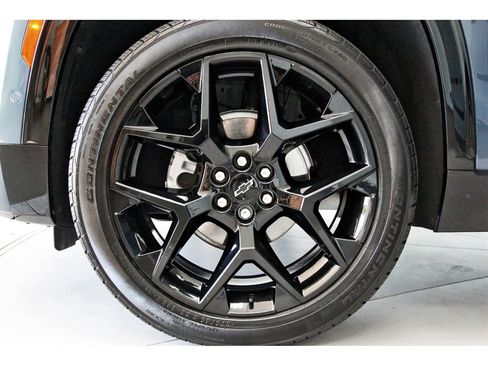 Used 2025 Chevrolet Traverse RS image 30