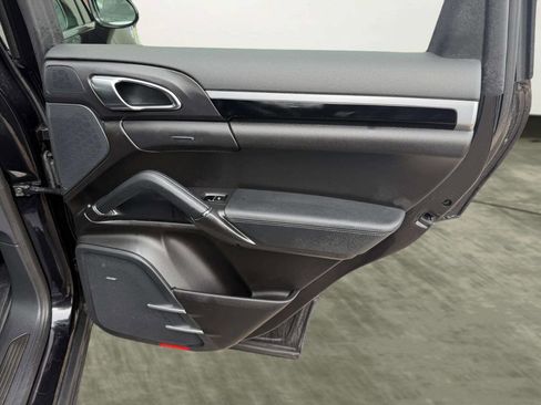 Used 2015 Porsche Cayenne S image 25