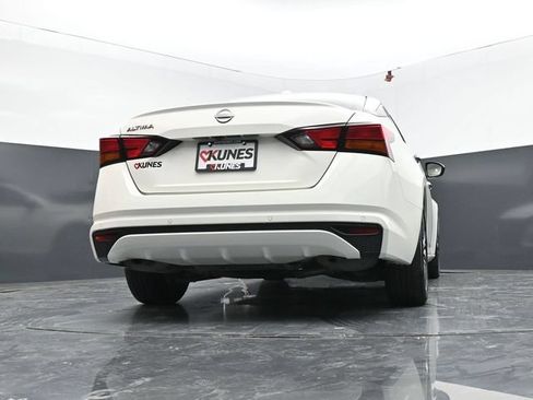 Used 2025 Nissan Altima 2.5 SV FWD image 46