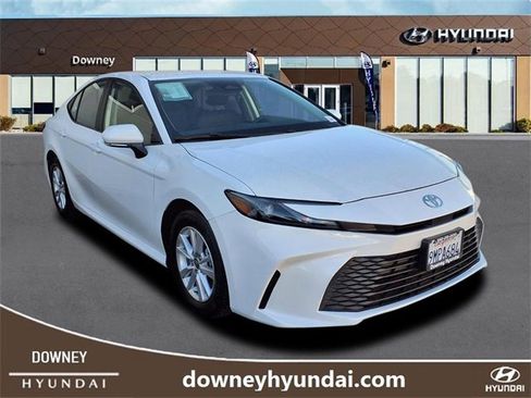 Used 2025 Toyota Camry LE image 3