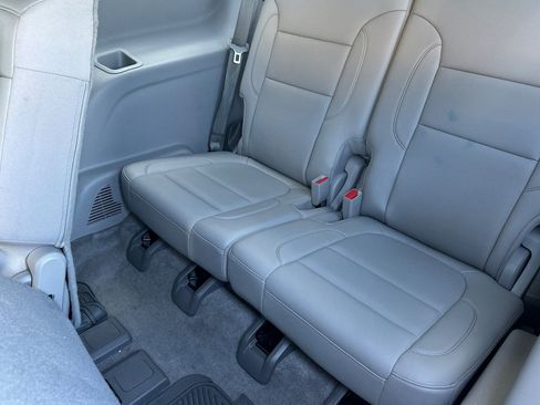 Used 2021 GMC Acadia SLT image 19