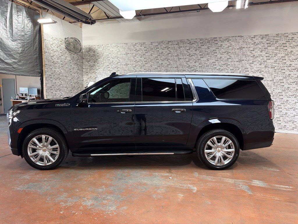 Used 2023 Chevrolet Suburban High Country AWD/4WD image 4