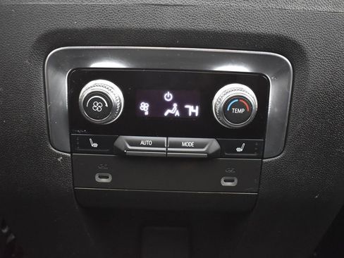 Used 2021 GMC Yukon XL Denali w/ Denali Premium Package image 31