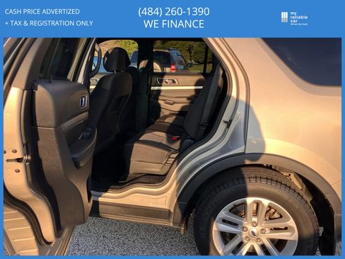 Used 2017 Ford Explorer XLT image 10