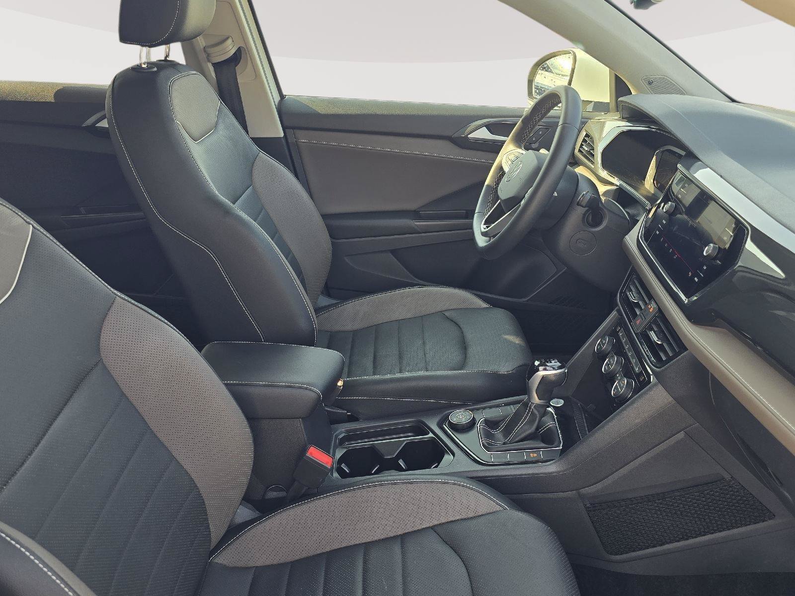 Certified 2023 Volkswagen Taos SEL AWD/4WD image 23