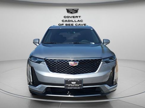 New 2025 Cadillac XT6 Luxury image 2