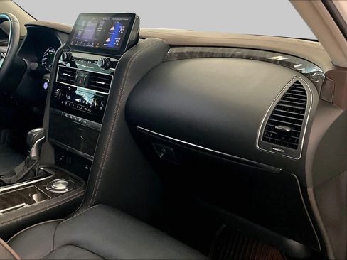 Used 2024 Nissan Armada Platinum w/ Captain's Chairs Package RWD image 17