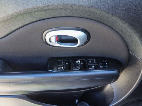 Used 2014 Kia Soul + FWD image 27