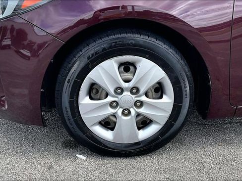 Used 2017 Kia Forte LX FWD image 23