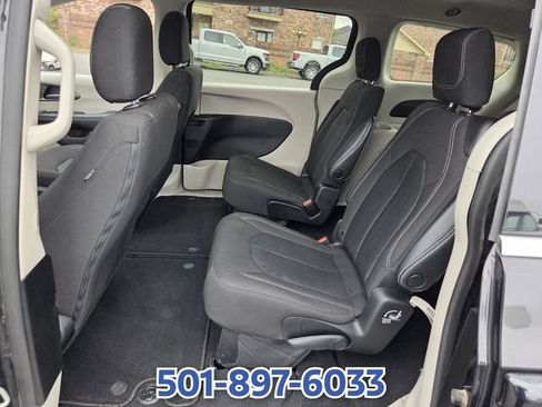 Used 2022 Chrysler Voyager LX FWD image 10
