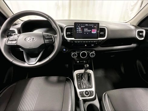 Used 2024 Hyundai Venue Limited image 22