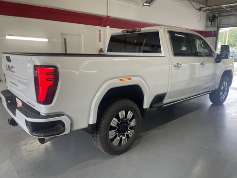 New 2026 GMC Sierra 2500 Denali w/ Denali Reserve Package AWD/4WD image 4
