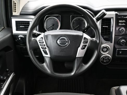 Used 2017 Nissan Titan SV AWD/4WD image 13