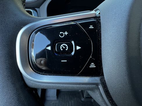 Used 2023 Volvo XC60 B5 Ultimate w/ Climate Package image 18