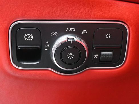 Used 2022 Aston Martin DBX image 19