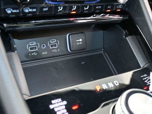 Used 2024 Jeep Grand Cherokee Overland w/ Luxury Tech Group IV image 48