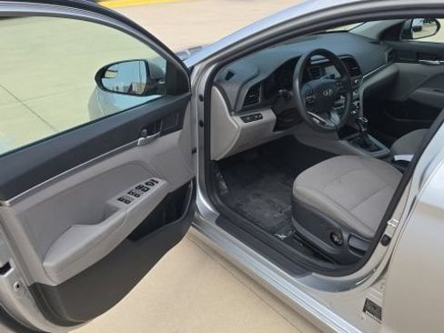 Used 2020 Hyundai Elantra SE FWD image 9