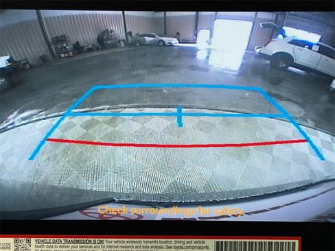 Used 2025 Toyota Sienna XLE image 29