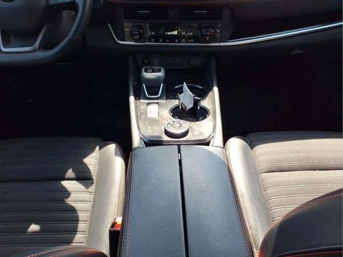 Used 2025 Nissan Rogue SV image 12