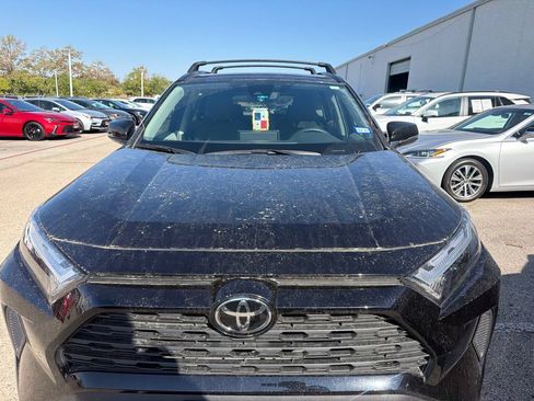 Used 2025 Toyota RAV4 XLE w/ Convenience Package FWD image 2
