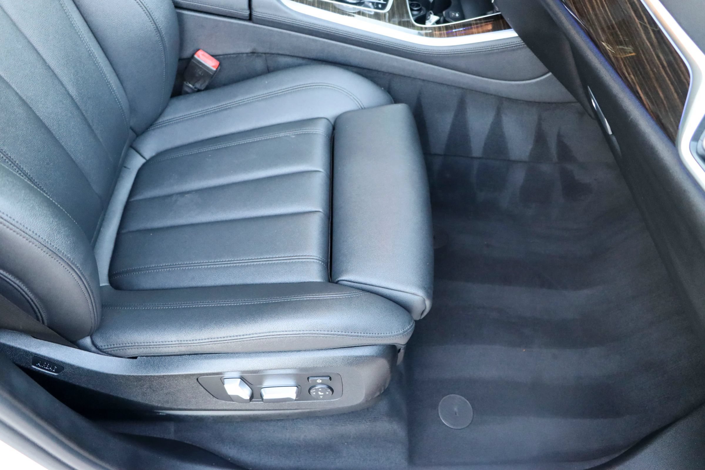 Used 2019 BMW X5 xDrive40i w/ Convenience Package AWD/4WD image 22