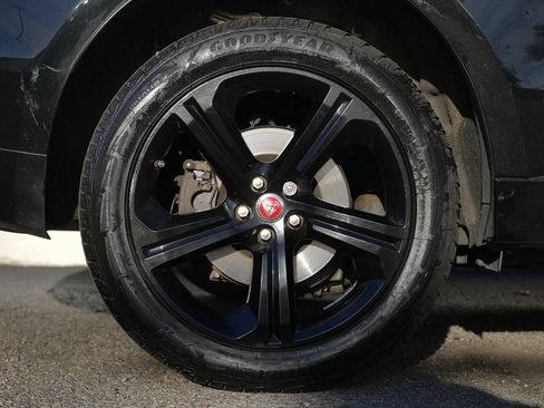 Used 2017 Jaguar F-PACE R-Sport image 11