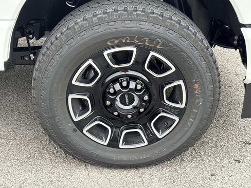 New 2026 Ford F250 Platinum w/ FX4 Off-Road Package AWD/4WD image 9