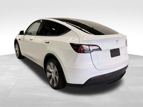 Used 2024 Tesla Model Y Long Range AWD/4WD image 3