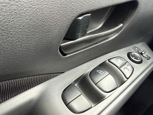 Used 2025 Nissan Kicks Play S image 33