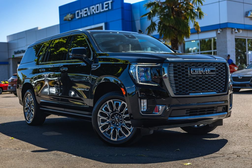 Used 2024 GMC Yukon XL Denali Ultimate AWD/4WD image 1