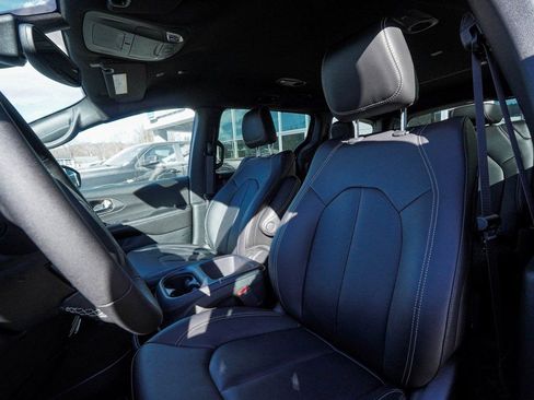 New 2026 Chrysler Pacifica Select image 27