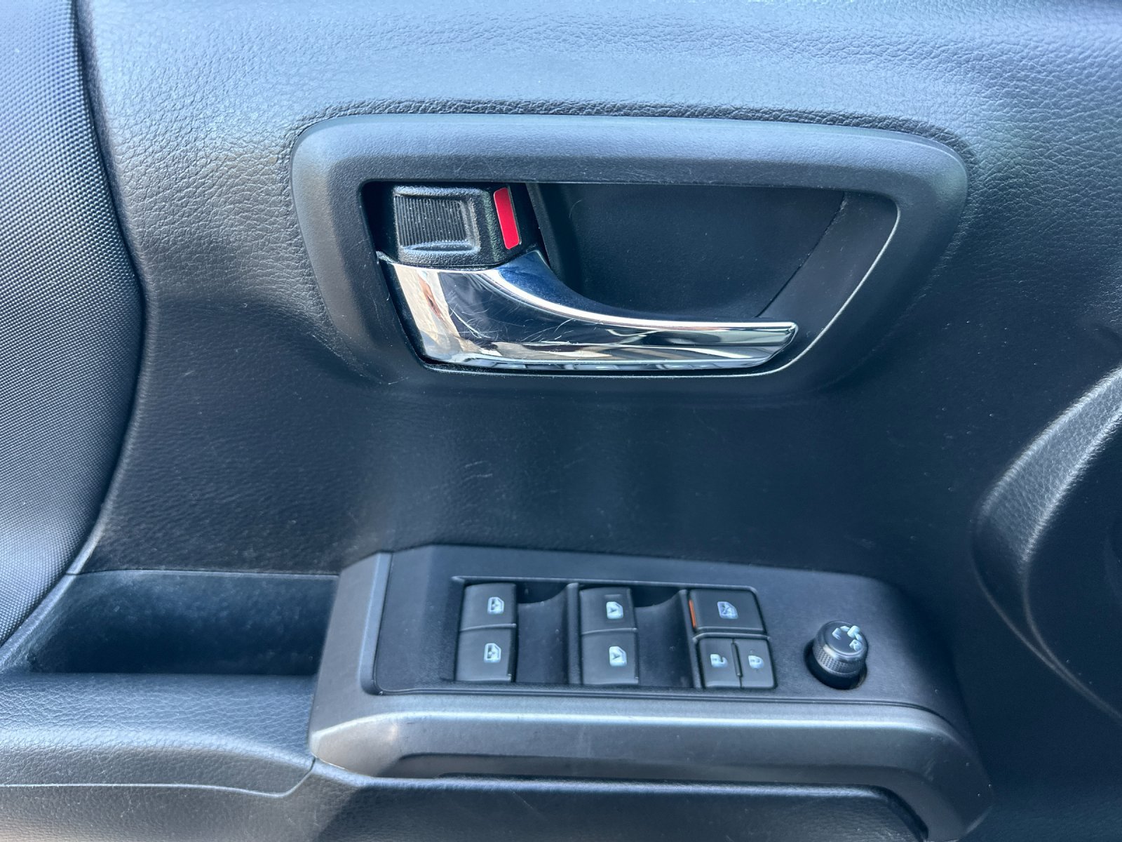 Used 2021 Toyota Tacoma TRD Off-Road w/ Technology Package AWD/4WD image 11