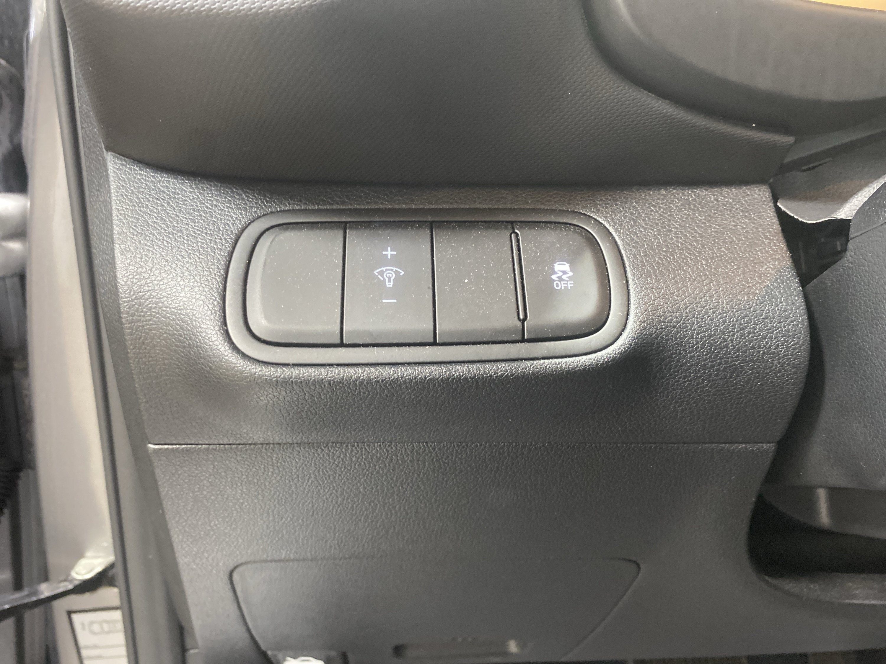 Used 2025 Hyundai Venue SEL FWD image 19