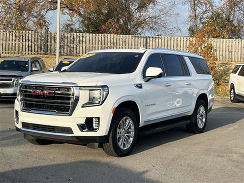 Used 2024 GMC Yukon XL SLT w/ SLT Luxury Package image 4