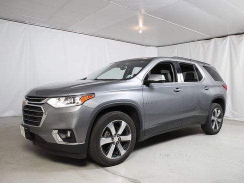 Used 2020 Chevrolet Traverse LT w/ LT Premium Package AWD/4WD image 22