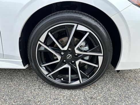 Certified 2025 Nissan Sentra SR w/ SR Premium Package FWD image 10