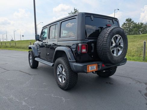 Used 2018 Jeep Wrangler Unlimited Sahara w/ Cold Weather Group AWD/4WD image 6