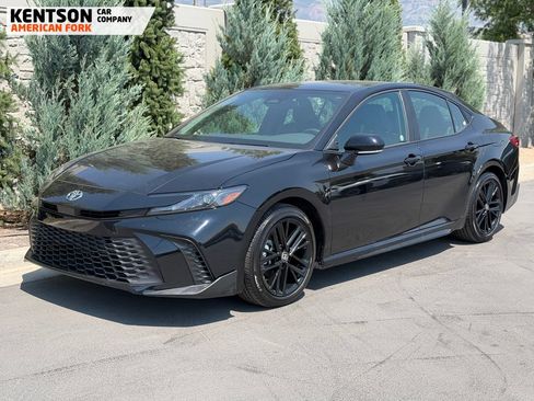 Used 2026 Toyota Camry SE FWD image 3