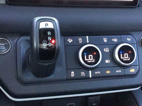 Used 2023 Land Rover Defender 90 SE image 28