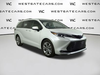 Used 2022 Toyota Sienna Platinum