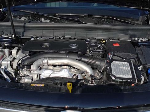 Used 2026 Mercedes-Benz GLB 250 4MATIC image 17