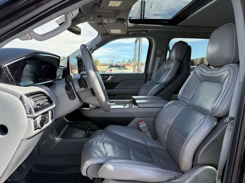Used 2019 Lincoln Navigator Reserve AWD/4WD image 14