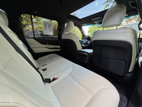 Used 2022 Lexus LX 600 4WD w/ Accessory Package (Z1) image 16