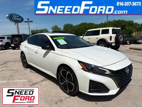 Used 2024 Nissan Altima 2.5 SR w/ SR Premium Package AWD/4WD image 1
