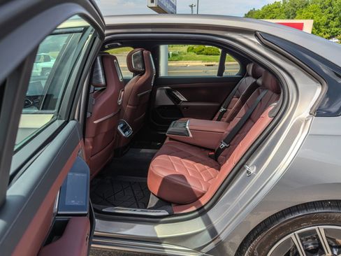 Used 2025 BMW 760i xDrive w/ Executive Package AWD/4WD image 26