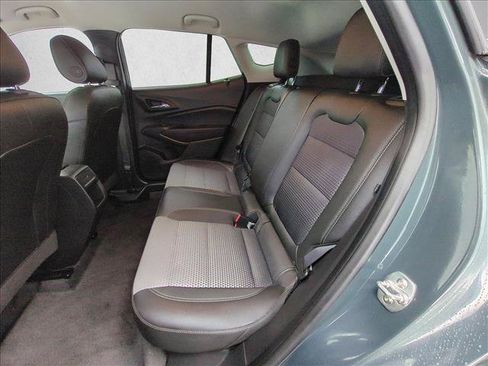 Used 2025 Chevrolet Trax LT FWD image 19