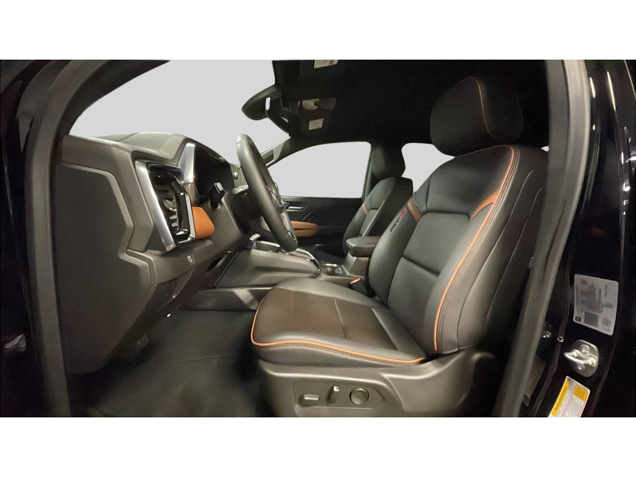 Used 2026 GMC Canyon AT4 w/ AT4 Premium Package AWD/4WD image 12
