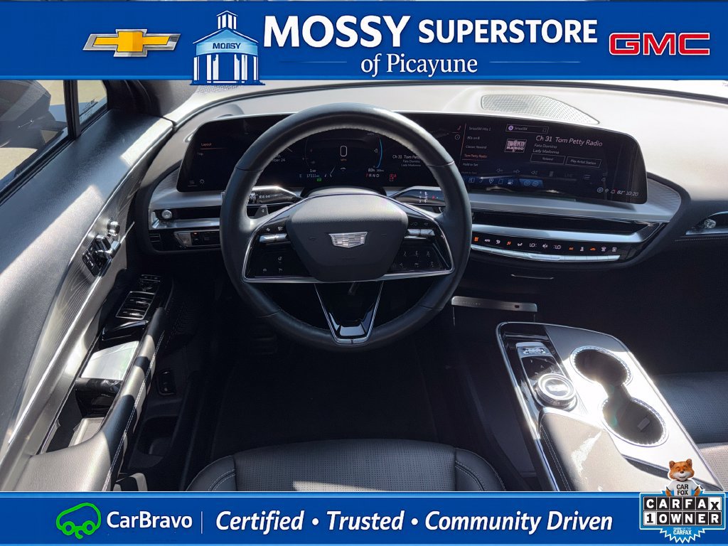 Certified 2025 Cadillac Lyriq Luxury AWD/4WD image 16