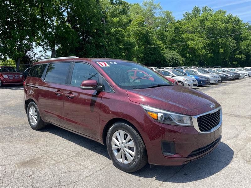Used 2017 Kia Sedona LX w/ LX Essentials Premium Package FWD image 3