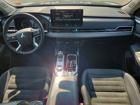 Used 2025 Mitsubishi Outlander SE AWD/4WD image 16